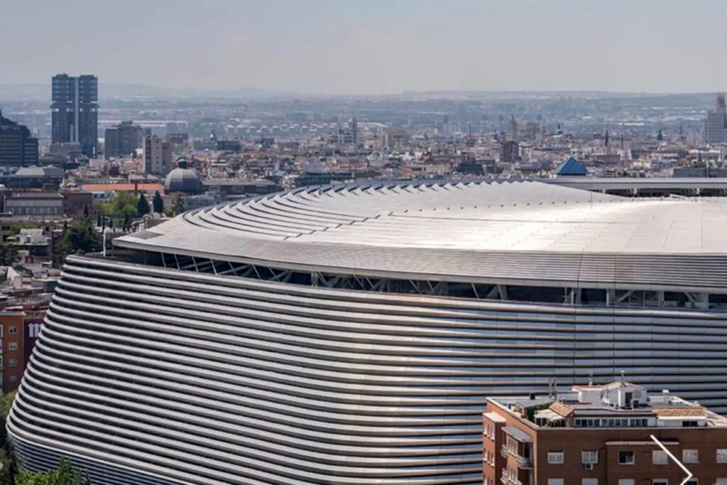 المهندس المعماري لملعب برنابيو يعلن انتهاء “مشكلة الضجيج” ويكشف مفاتيح نجاح المشروع