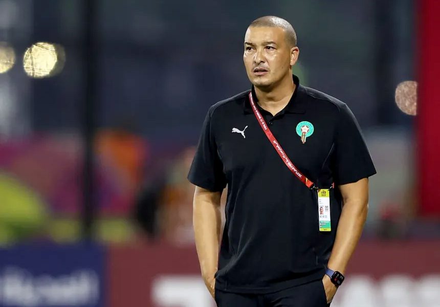 جماهير مغربية تطالب بإسقاط منطق “بّاك صاحبي” بعد هزيمة المغرب أمام البرتغال ومطالب بإقالة باها